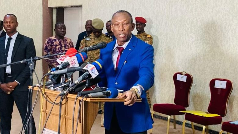 Le Premier ministre burkinabè, M. Appolinaire Kyelem de Tambèla, a rencontré  lundi 12 février les représentants du secteur privé