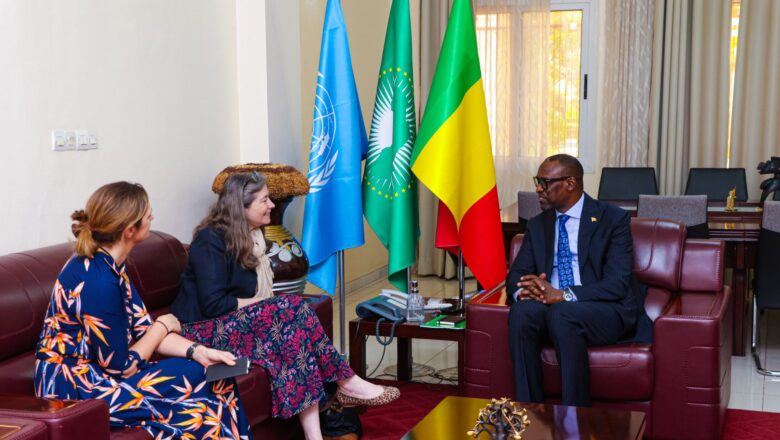 Abdoulaye Diop et Kate Foster ont évoqué lors d'une rencontre lundi le processus de dialogue direct inter-maliens lancé par le gouvernement. 