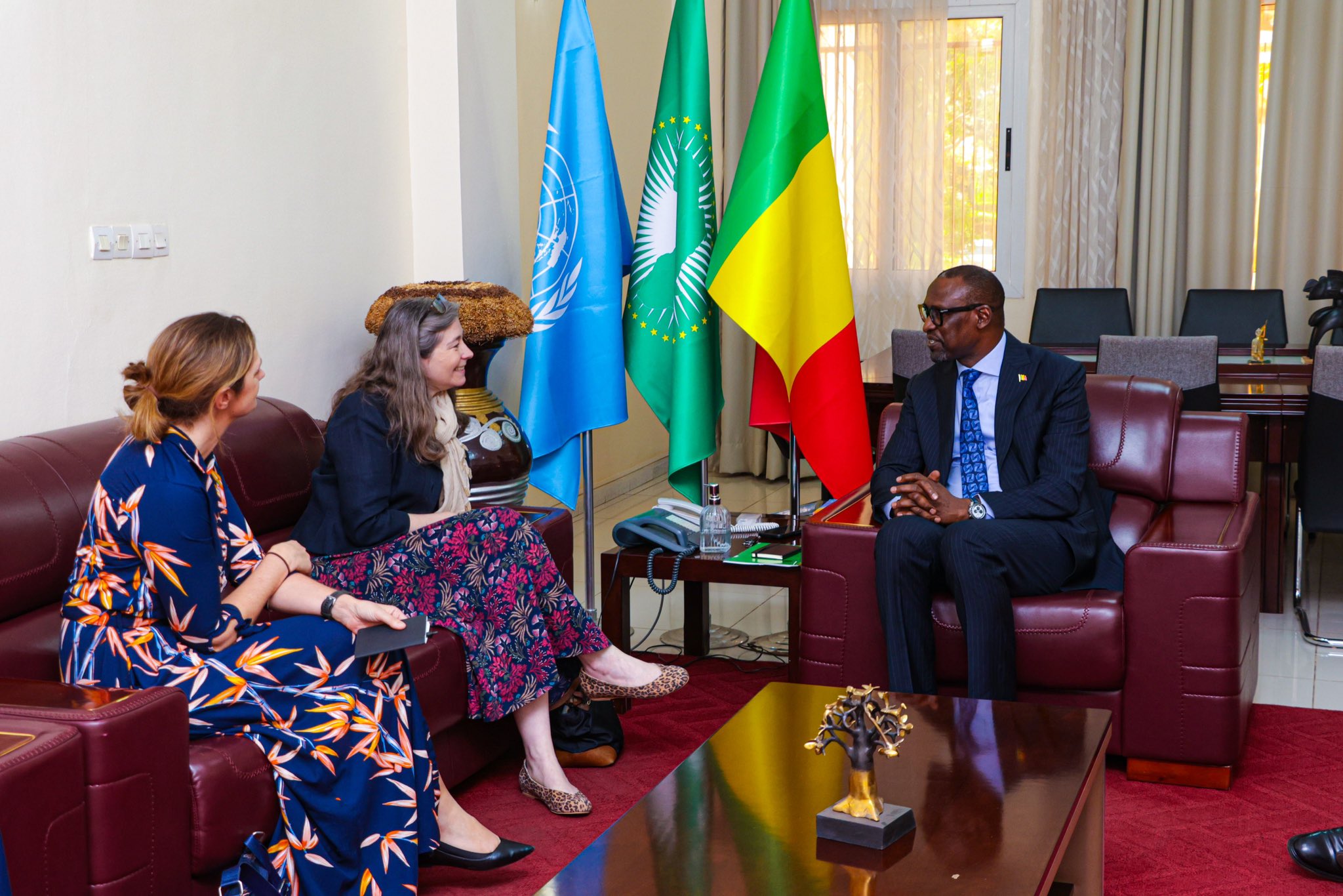 Abdoulaye Diop et Kate Foster ont évoqué lors d'une rencontre lundi le processus de dialogue direct inter-maliens lancé par le gouvernement. 