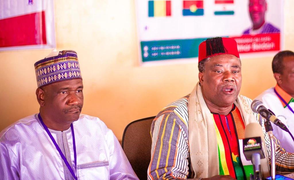 L’APES juge la CEDEAO et de l’UEMOA, de deux institutions inutiles” et “nuisibles” à la souveraineté et au développement des pays de l’AES.