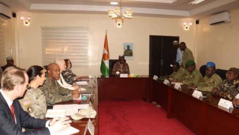Niamey maintient une position ferme, soulignant la souveraineté de son peuple dans la définition du processus démocratique.