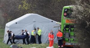 Dans un tragique accident survenu ce mercredi dans l’est de l’Allemagne, cinq passagers d’un car Flixbus longue distance ont perdu la vie