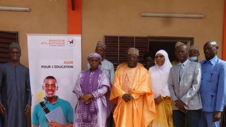 La Banque Atlantique Niger a fait don de deux salles de classe flambant neuves et des tables-bancs à l’école située dans la région de Dosso