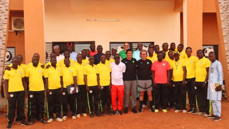 cette formation organisée par la Fédération nigérienne de football (FENIFOOT) en collaboration avec la Fédération royale marocaine de football (FRMF), vise à améliorer le niveau des gardiens de but nigériens, qui sont souvent considérés comme le maillon faible des équipes.