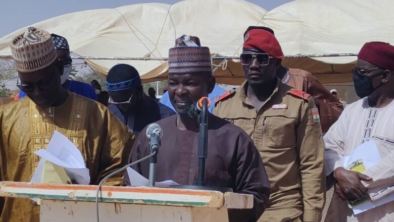 Le préfet de Tahoua, M. Yoni Badjieba Dilembou, a entamé une série de visites dans la commune de Bambeye pour une campagne de sensibilisation.