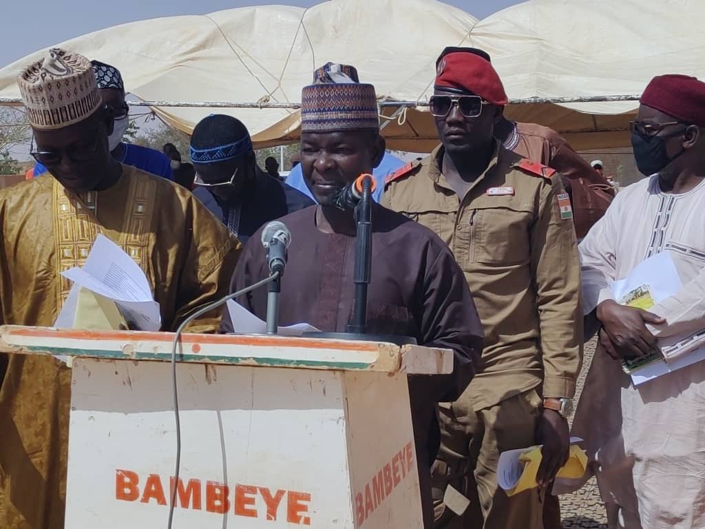 Le préfet de Tahoua, M. Yoni Badjieba Dilembou, a entamé une série de visites dans la commune de Bambeye pour une campagne de sensibilisation.