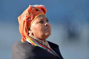 inculpation de l'ex-présidente du Parlement Sud-Africain accusée de corruption, secouant le paysage politique à 2mois les élections  générales .