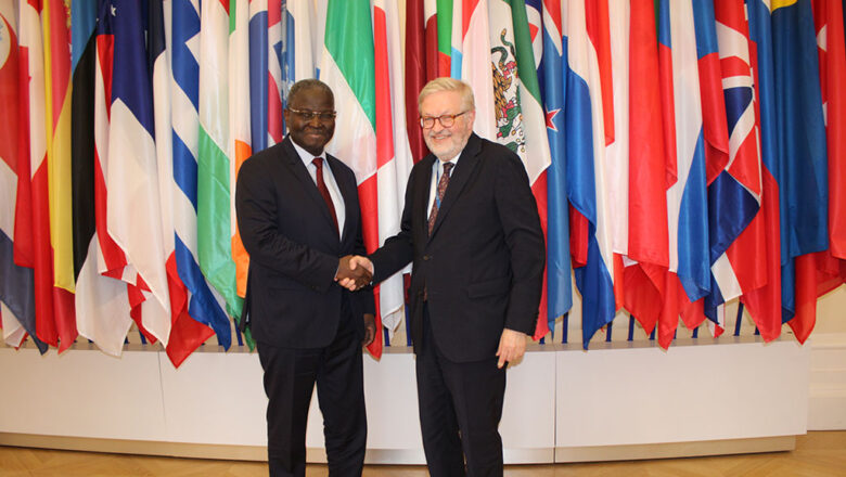 Une réunion importante a eu lieu aujourd’hui à Paris entre Abdoulaye Diop, et le Président du Comité d’Aide au Développement de l’ OCDE.