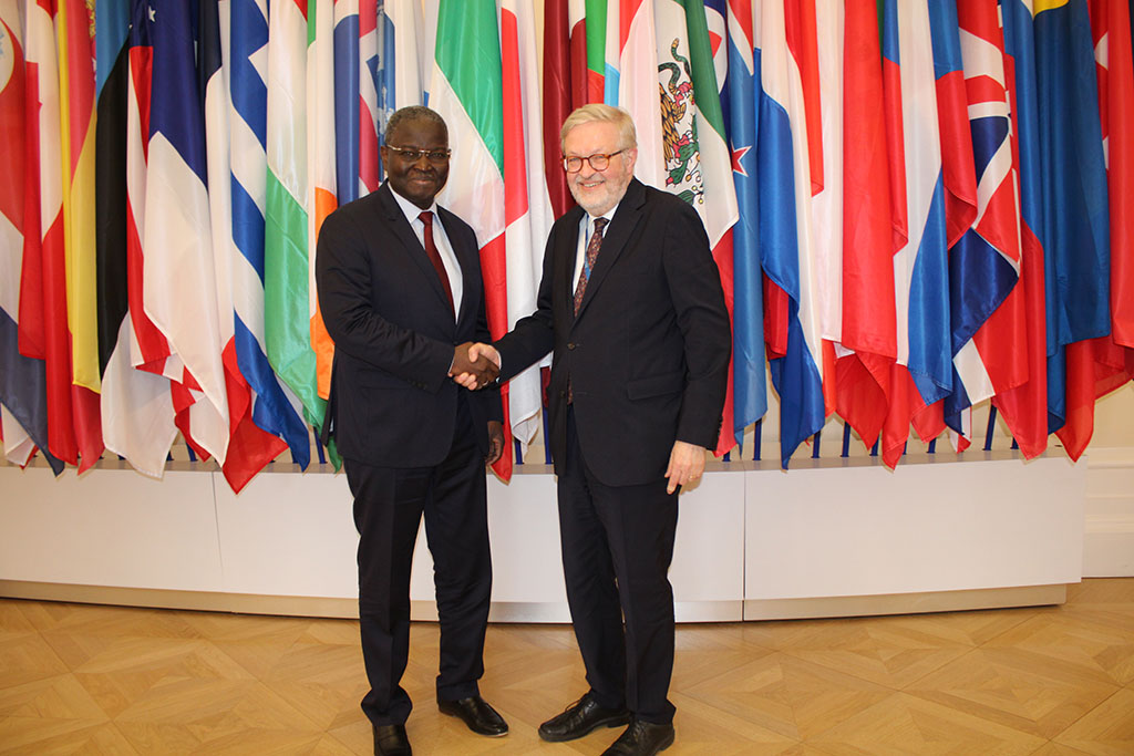 Une réunion importante a eu lieu aujourd’hui à Paris entre Abdoulaye Diop, et le Président du Comité d’Aide au Développement de l’ OCDE.