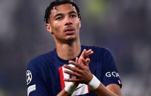 C’est désormais officiel, l’attaquant Hugo Ekitike rejoint l’Eintracht Francfort sur un transfert définitif.