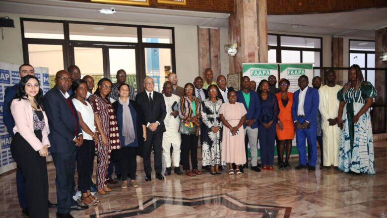 la Fédération Atlantique des Agences de Presse Africaines (FAAPA), se rassemblent pour un séminaire de formation axé sur le ‘Fact-Checking’.