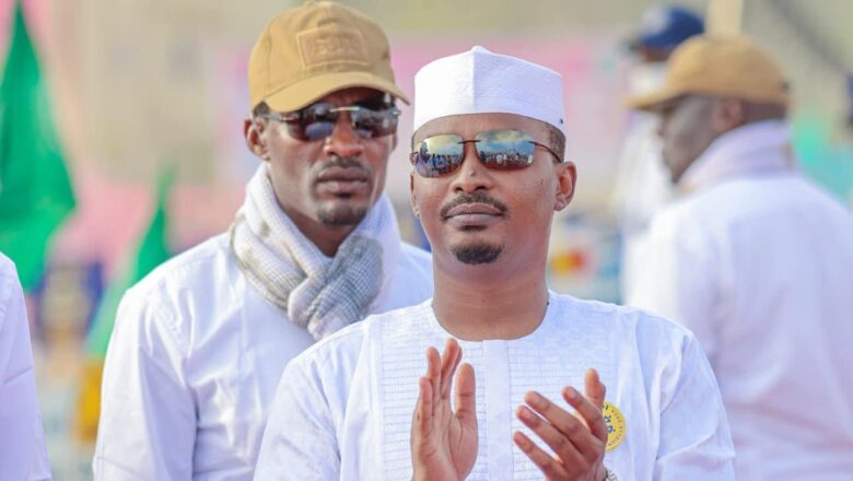 La transition démocratique pacifique au Tchad, soulignant la participation civique et la sécurisation exemplaire du processus électoral