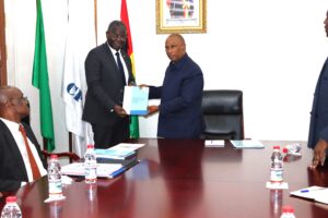 Le Président de l'UEMOA, Abdoulaye Diop, a remis les conclusions de la revue annuelle à la Guinée-Bissau, soulignant les progrès 