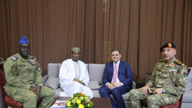  Le Premier ministre libyen, Abdelhamid Al-Dabaiba, s’est entretenu avec le ministre Ali Lamine Zein, lors de l'investiture de Deby.