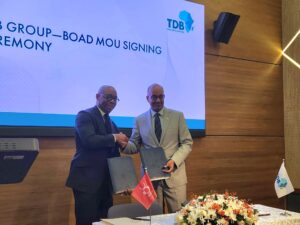 La signature d’un protocole d’entente entre le Président de la BOAD, Serge EKUE, et le Président de la TDB, Admassu Tadess
