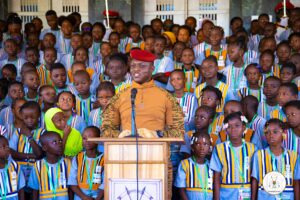 Le Président Traoré encourage les élèves lors des examens scolaires au Burkina Faso , exprimant sa solidarité envers les candidats