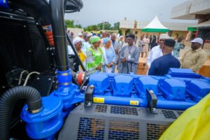 Le deuxième lot de groupes électrogènes destinés à la société Énergie du Mali (EDM-SA) a été remis au Ministre de l'Énergie et de l'Eau.