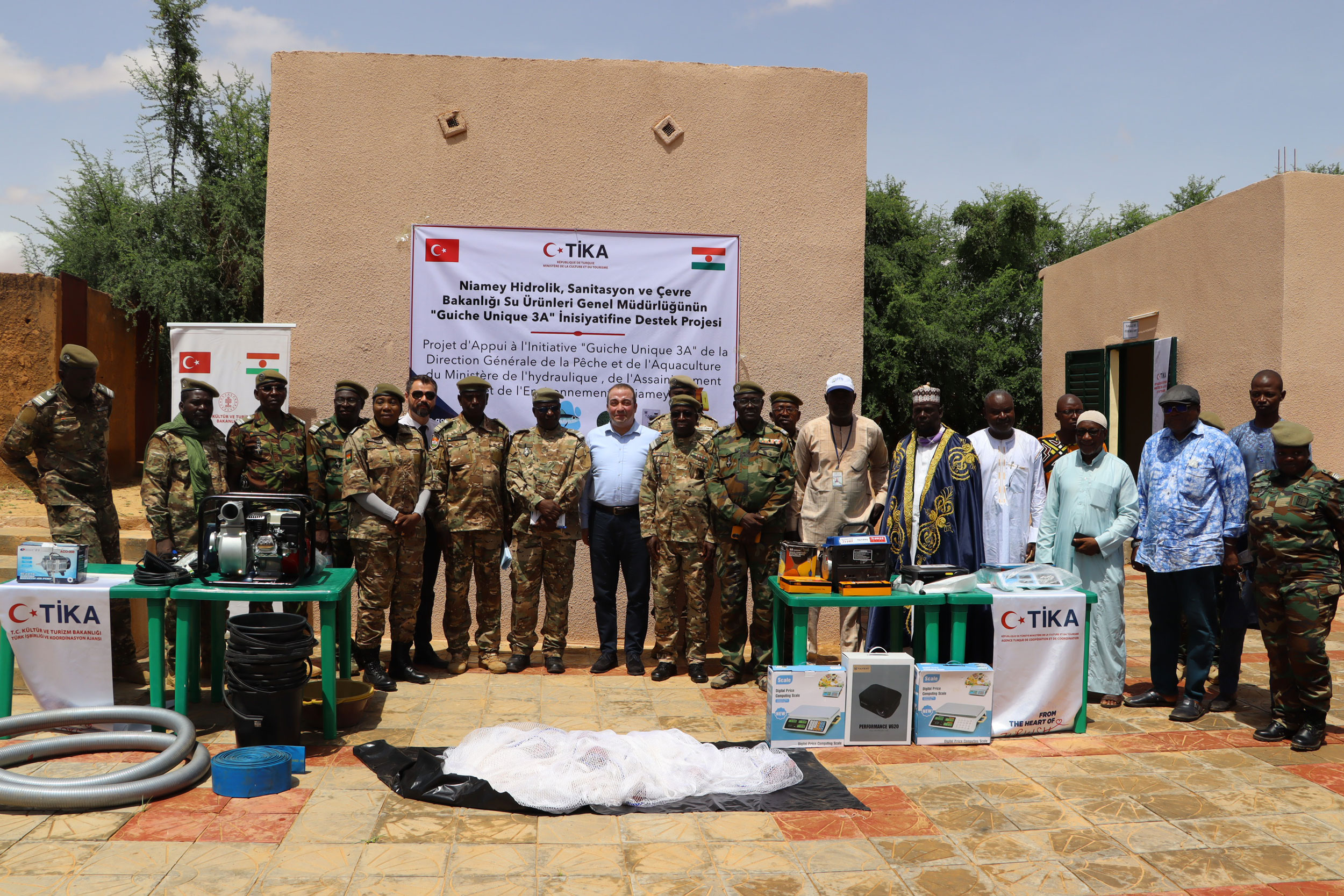 Le TIKA contribue au développement durable du Niger en soutenant la modernisation de la coopérative de pêche de Tcharga et en améliorant la sécurité alimentaire.