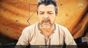 La branche terroriste d’Al-Qaïda au Sahel, JNIM, a diffusé des images montrant deux citoyens russes en captivité au Niger.
