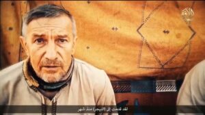 La branche terroriste d’Al-Qaïda au Sahel, JNIM, a diffusé des images montrant deux citoyens russes en captivité au Niger.