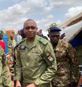Le Ministre des Mines, le Commissaire Colonel Abarchi Ousmane, a rejoint cet après-midi la communauté à la Place de la Résistance 