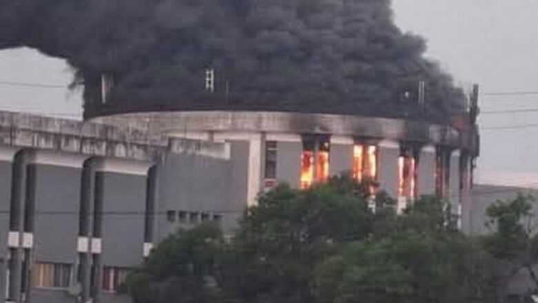 Un incendie ravage le Capitole de Monrovia, plongeant le Libéria dans l'incertitude et suscitant des interrogations sur les causes de ce drame.