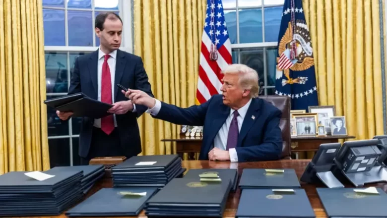 les décrets exécutifs controversés de Donald Trump visant à remodeler les politiques américaines, notamment en matière de citoyenneté et de relations internationales.