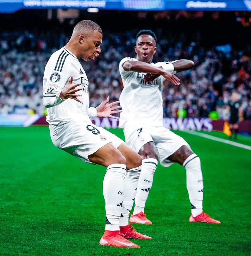 Récits passionnants des huitièmes de finale de la Ligue des Champions, mêlant exploits tactiques, fulgurances individuelles et rivalités