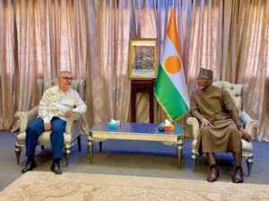 Remise des lettres de créance de l’ambassadeur cubain José Julian Cala Sagué au ministre nigérien Bakary Yaou Sangaré