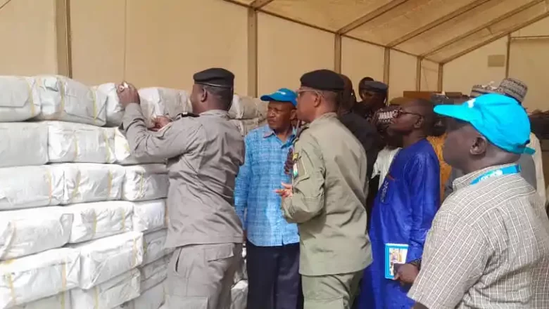 L'UNICEF a fourni 1 000 kits non alimentaires et 45 tentes à Maradi, Niger, pour renforcer la préparation de la région contre les inondations