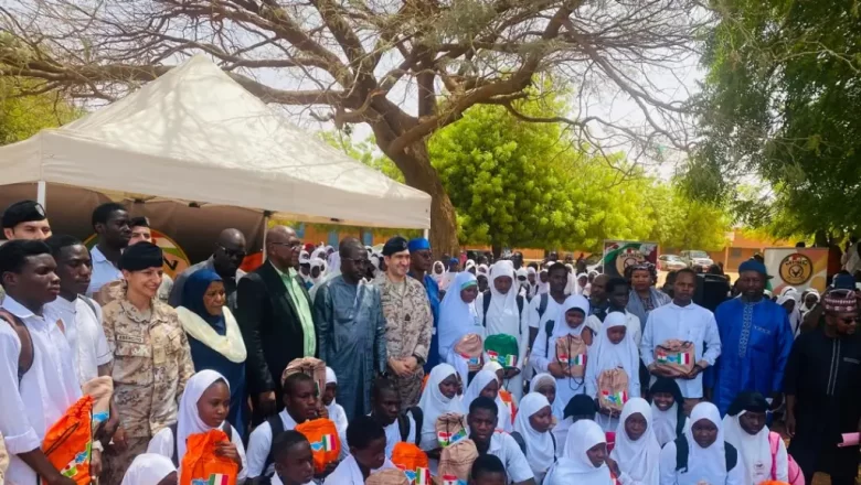La Mission Italienne de Soutien au Niger (MISIN) fait un don majeur de tables-bancs et kits scolaires pour stimuler l'éducation