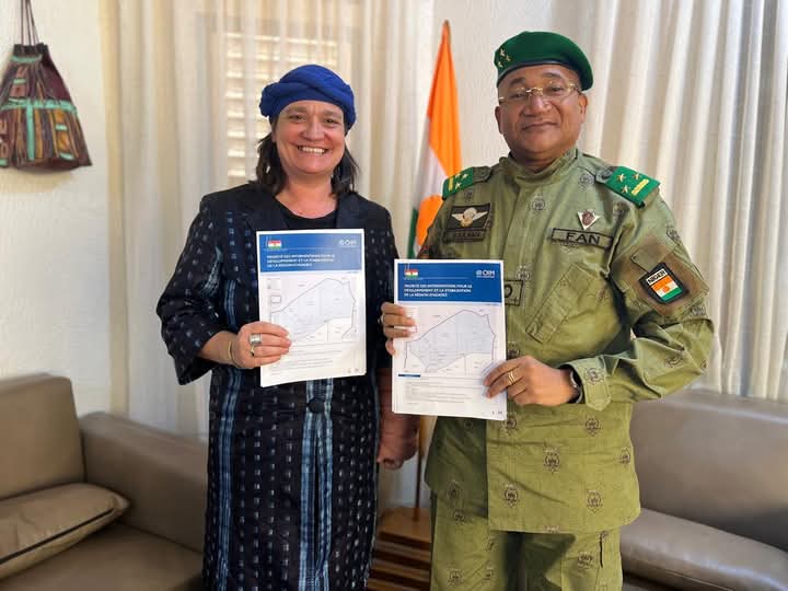 Face à l'afflux de milliers de migrants refoulés d'Algérie, le Niger et l'OIM orchestrent une réponse humanitaire audacieuse à Agadez, symbolisant un panafricanisme de solidarité.