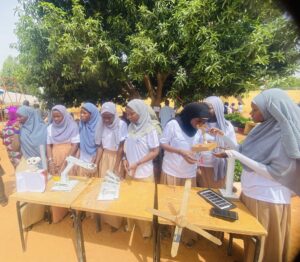 La première Semaine Scientifique au Lycée Scientifique des Filles de Niamey promeut les STEM et l'autonomisation des jeunes Nigériennes pour bâtir l'avenir du Niger.