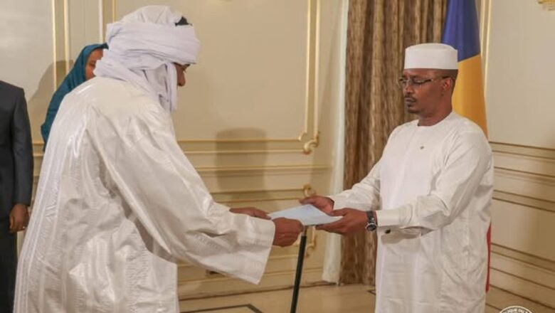 L'Ambassadeur Mohamed Anacko a officiellement présenté ses lettres de créance au Président Mahamat Idriss Déby Itno, marquant le renforcement des liens diplomatiques entre le Niger et le Tchad.