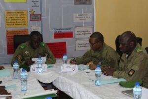 Le Ministre d'État, Général Salifou Mody, inspecte l'école militaire supérieure de Niamey, soulignant l'importance de la formation 