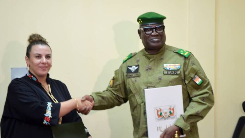 Le Niger signe des accords stratégiques pour des passeports biométriques et une carte d'identité numérique, marquant une étape