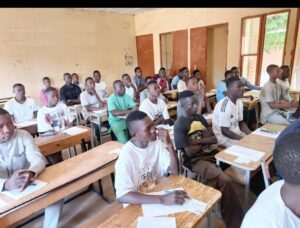  Le BEPC 2025 démarre à Dosso avec près de 16 500 candidats, sous l'œil vigilant du Gouverneur qui appelle à l'intégrité et au mérite pour un examen crucial.