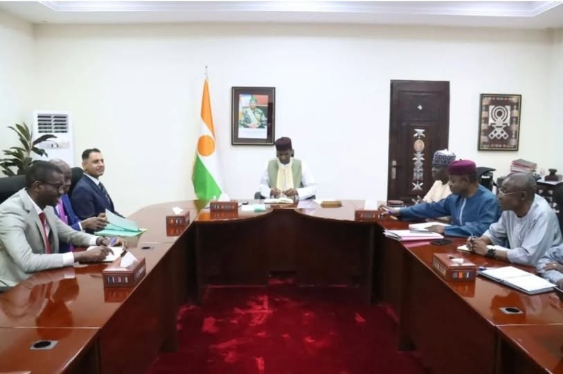 Le Premier Ministre nigérien Ali Mahaman Lamine Zeine mène des entretiens stratégiques avec la BID et l'UE, scellant des partenariats cruciaux pour l'économie et le développement du Niger.
