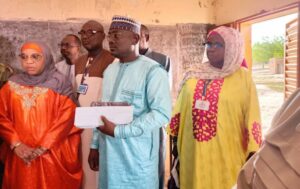 Le BEPC 2025 démarre à Dosso avec près de 16 500 candidats, sous l'œil vigilant du Gouverneur qui appelle à l'intégrité et au mérite pour un examen crucial.