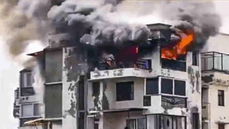 Un violent incendie à Delhi a ravagé les Shabad Apartments, causant la mort de trois personnes et soulevant des questions cruciales sur la sécurité des bâtiments dans une ville confrontée à des défis croissants.