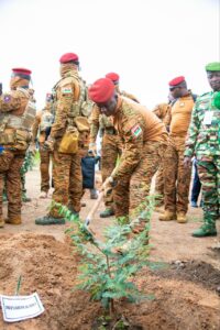  Ibrahim Traoré transforme le Burkina Faso avec une révolution axée sur la reforestation, la lutte contre le terrorisme et la cohésion sociale. 