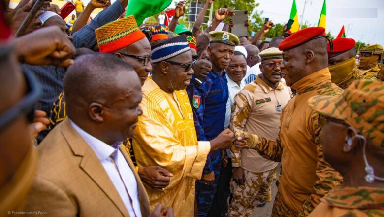 Ibrahim Traoré transforme le Burkina Faso avec une révolution axée sur la reforestation, la lutte contre le terrorisme et la cohésion sociale.