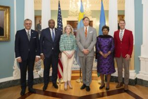 La RDC et le Rwanda paraphent un accord de paix crucial, sous médiation américaine et qatarie, ouvrant la voie à une signature officielle à Washington le 27 juin 2025 pour stabiliser et développer la région des Grands Lacs.