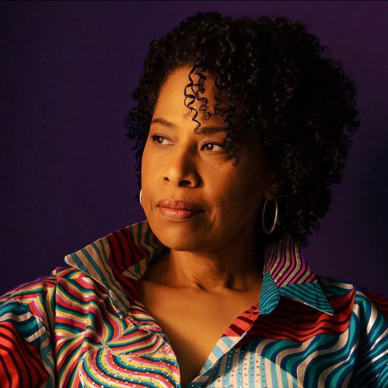 L'Union européenne impose des sanctions à Nathalie Yamb, figure panafricaniste, gelant ses avoirs et interdisant son entrée pour "activités déstabilisatrices" liées à la Russie, soulevant des questions sur la souveraineté africaine et la désinformation.