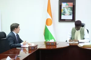 Le Premier Ministre nigérien Ali Mahaman Lamine Zeine mène des entretiens stratégiques avec la BID et l'UE, scellant des partenariats cruciaux pour l'économie et le développement du Niger.