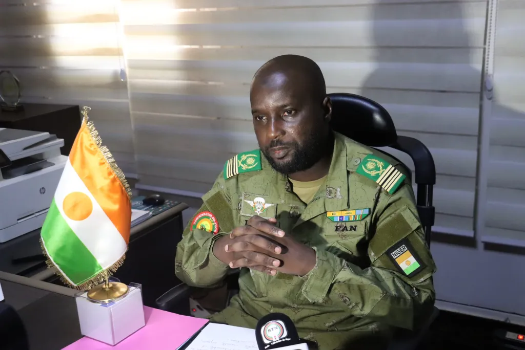 Le Ministre nigérien de l'Urbanisme a visité l'IGNN et la SONUCI pour évaluer les progrès de l'urbanisme et de l'habitat, dévoilant une vision ambitieuse pour un développement harmonieux et souverain du Niger.