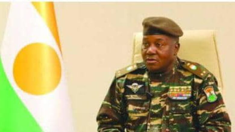 Le Général Tiani du Niger accuse ouvertement la France d'orchestrer des enlèvements d'étrangers au Sahel, jetant une ombre sur les relations