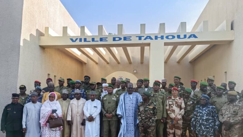 Le nouveau gouverneur de Tahoua, le Colonel-Major Souleymane Amadou Moussa, réunit les autorités locales pour lancer une caravane de paix et définir une feuille de route collective face aux défis sécuritaires, climatiques et sociaux de la région.