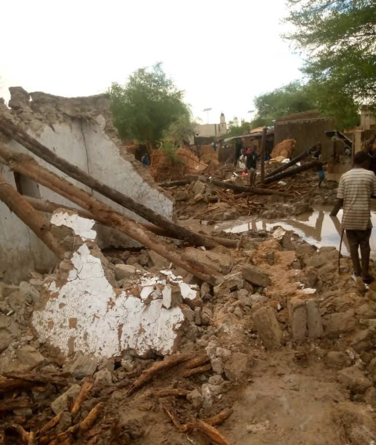 La commune de Maïné-Soroa au Niger a subi une pluie torrentielle dévastatrice, détruisant des habitations et soulevant des craintes pour la saison des pluies à venir dans cette région déjà vulnérable.