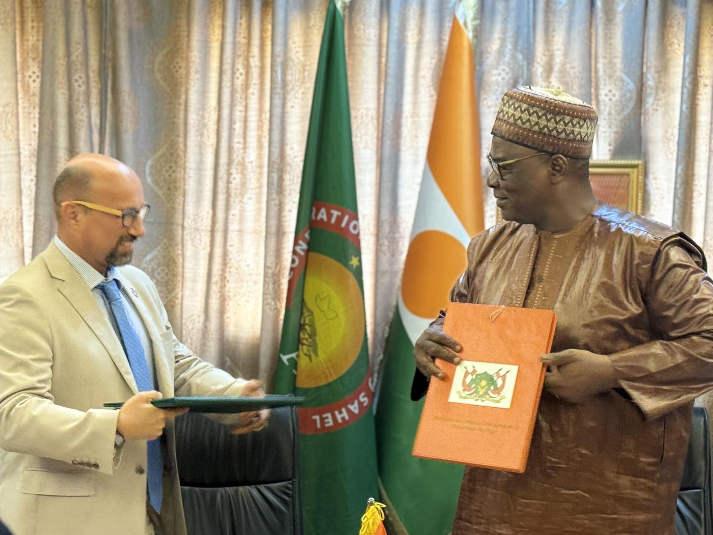 Le Niger et la FAO signent un accord historique de 17 milliards de FCFA pour la Grande Muraille Verte, marquant une étape cruciale dans la lutte contre la désertification et le renforcement de la résilience au Sahel.